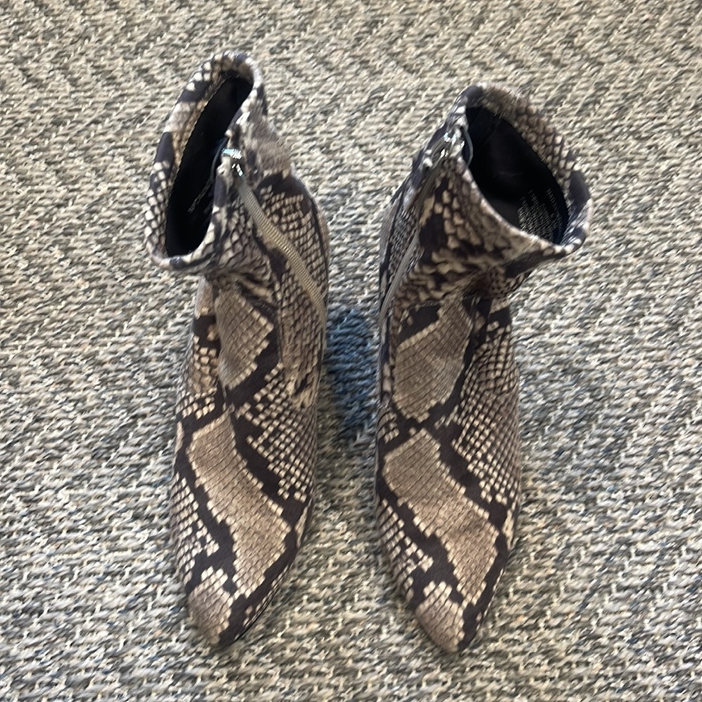 Steve Madden Size 6 1/2 Boots - Picture 2 of 5